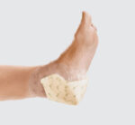 ⁦Suprasorb® P sensitive Heel - חבישת קצף בעלת מגע סיליקון לעקב⁩ – תמונה ⁦2⁩