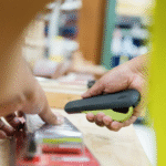 ⁦סכין בטיחות להב קרמית Squeeze-Trigger⁩ – תמונה ⁦2⁩